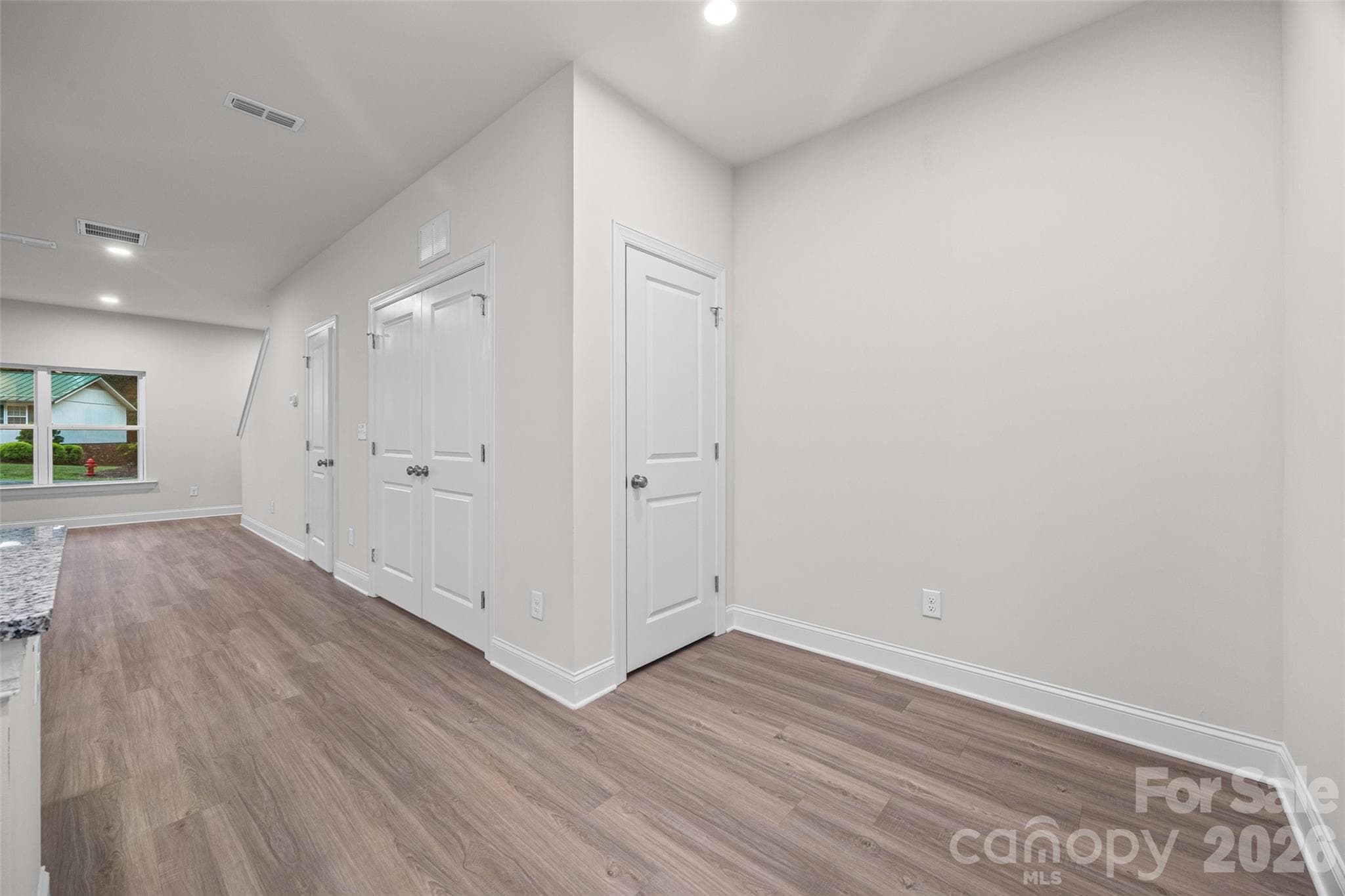 Single Family Residence at 610 W Lewis Street, Dallas, photo 14 of 29