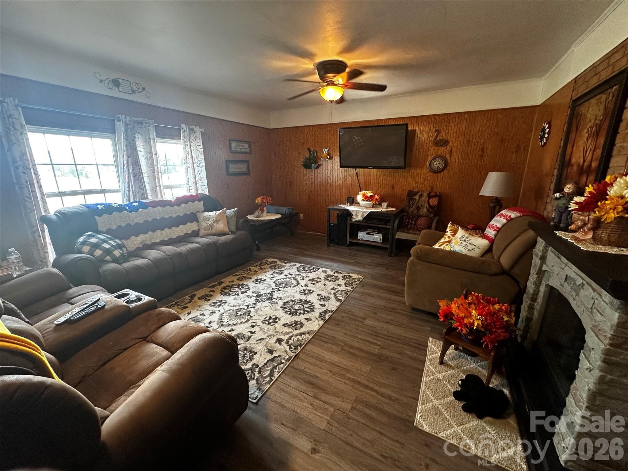 Spacious den - 1467 Airport Road, Pageland