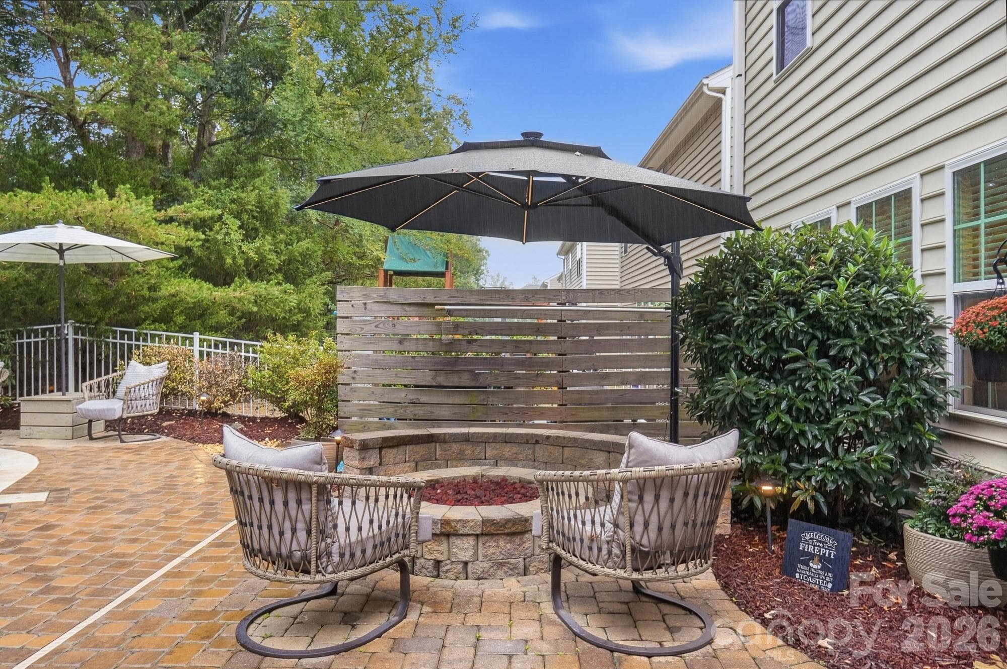 Fire Pit w/Bench - 2669 Southern Trace Drive, Waxhaw
