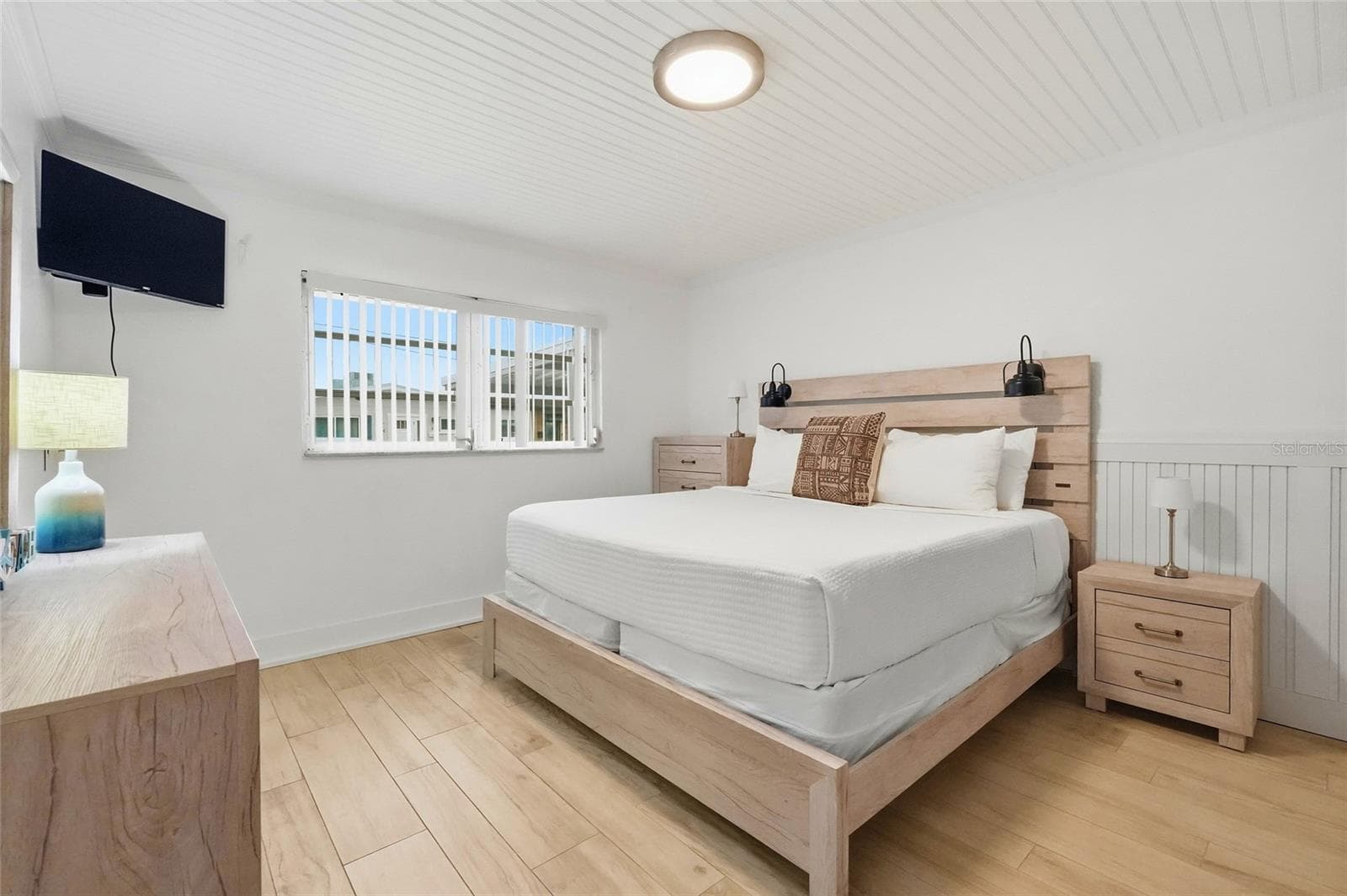 Single Family Residence at 28 SEASIDE CT, HOLMES BEACH, photo 24 of 61