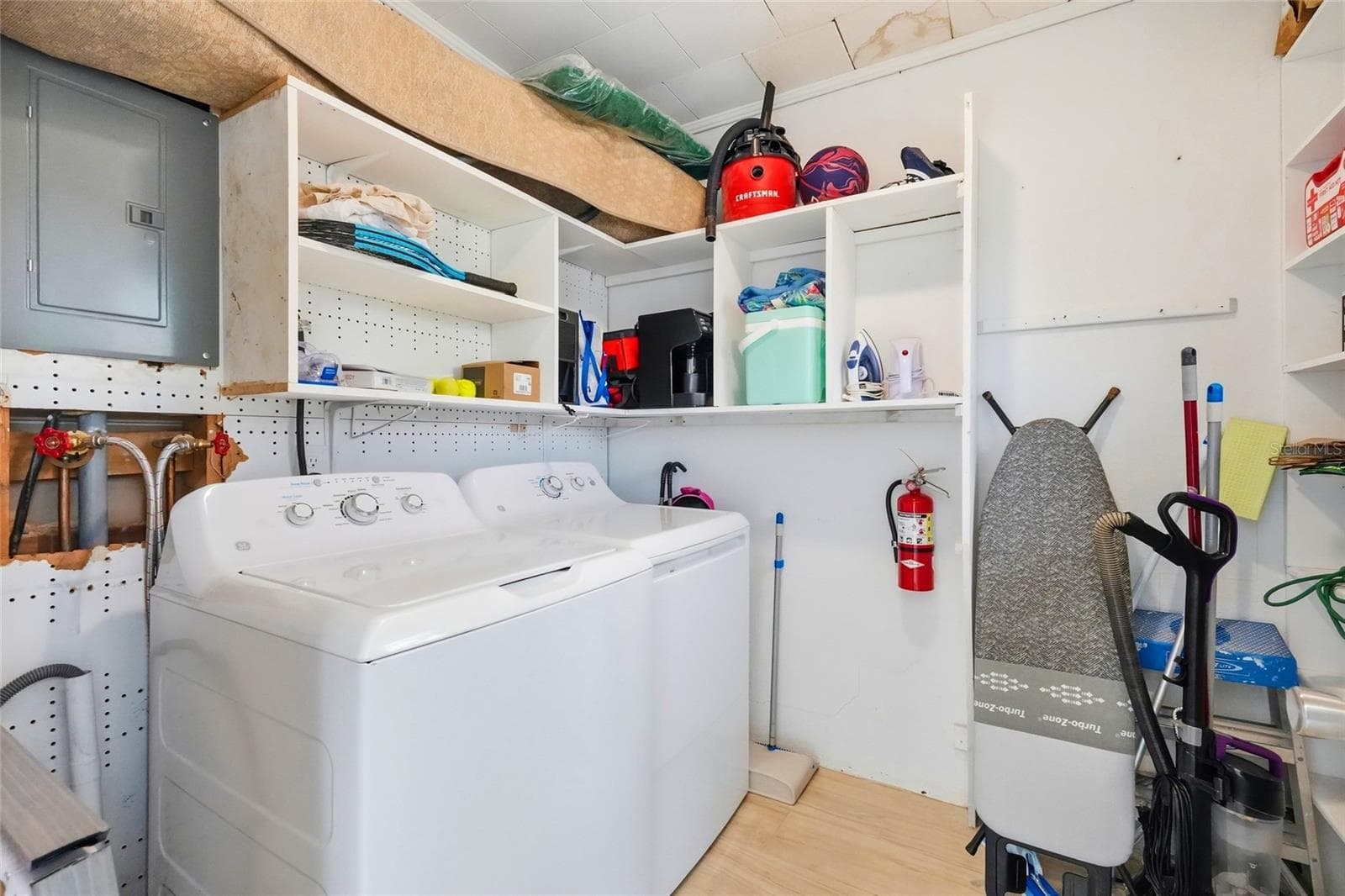 Main floor laundry room - 28 SEASIDE CT, HOLMES BEACH