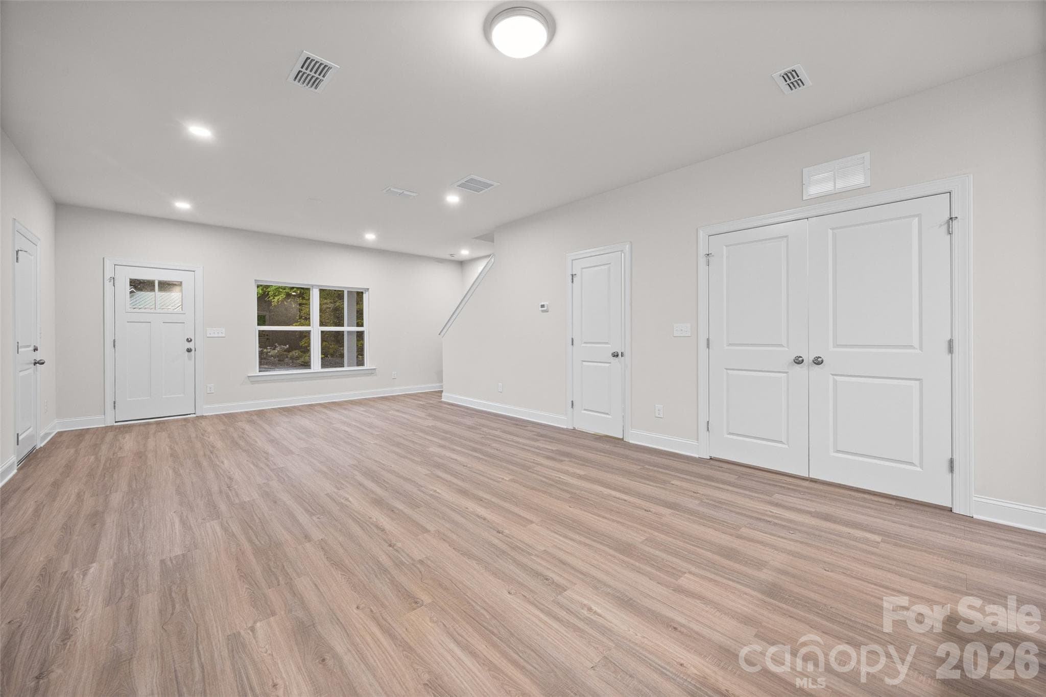 Single Family Residence at 608 W Lewis Street, Dallas, photo 9 of 30
