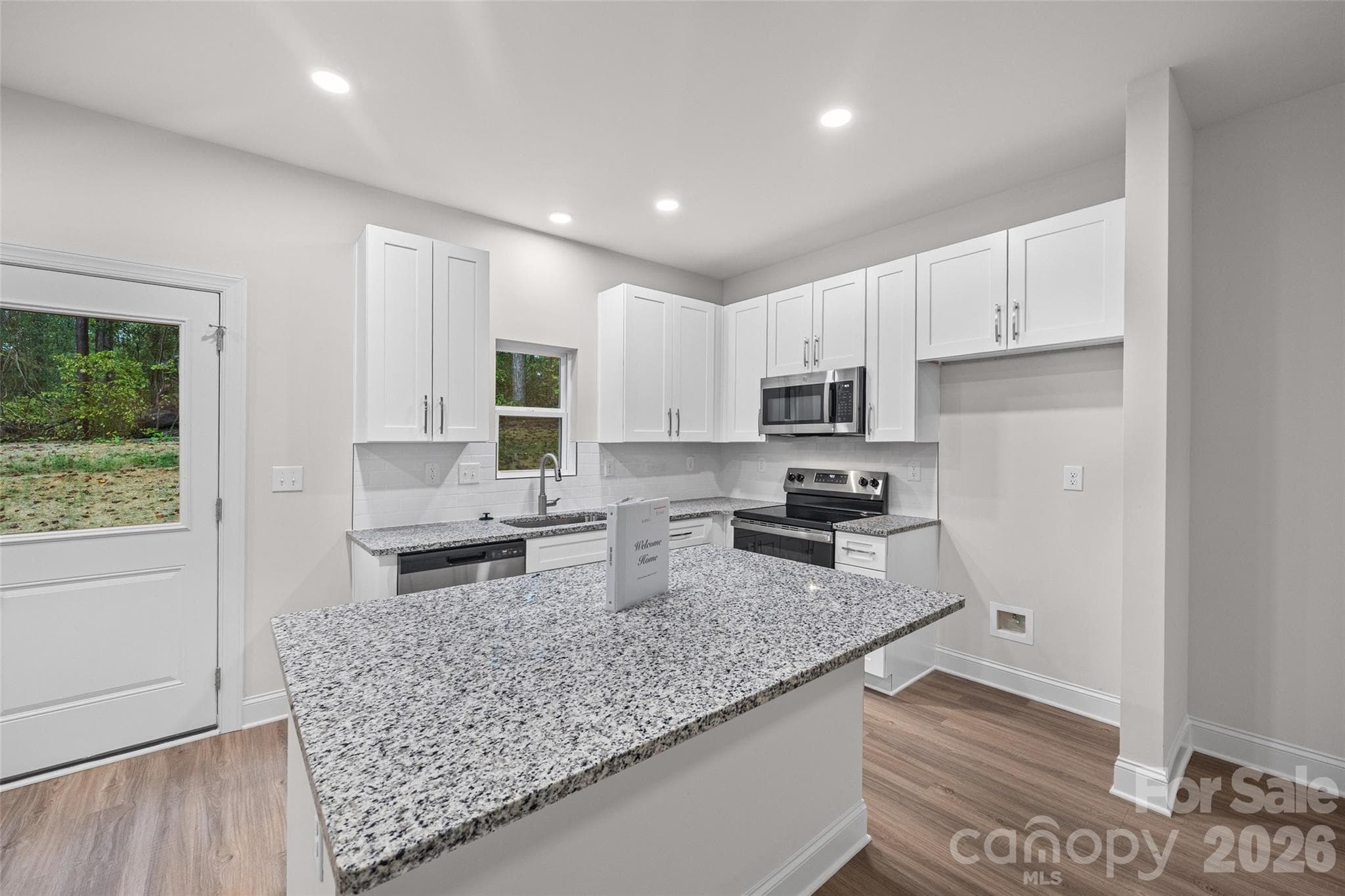 Single Family Residence at 608 W Lewis Street, Dallas, photo 10 of 30