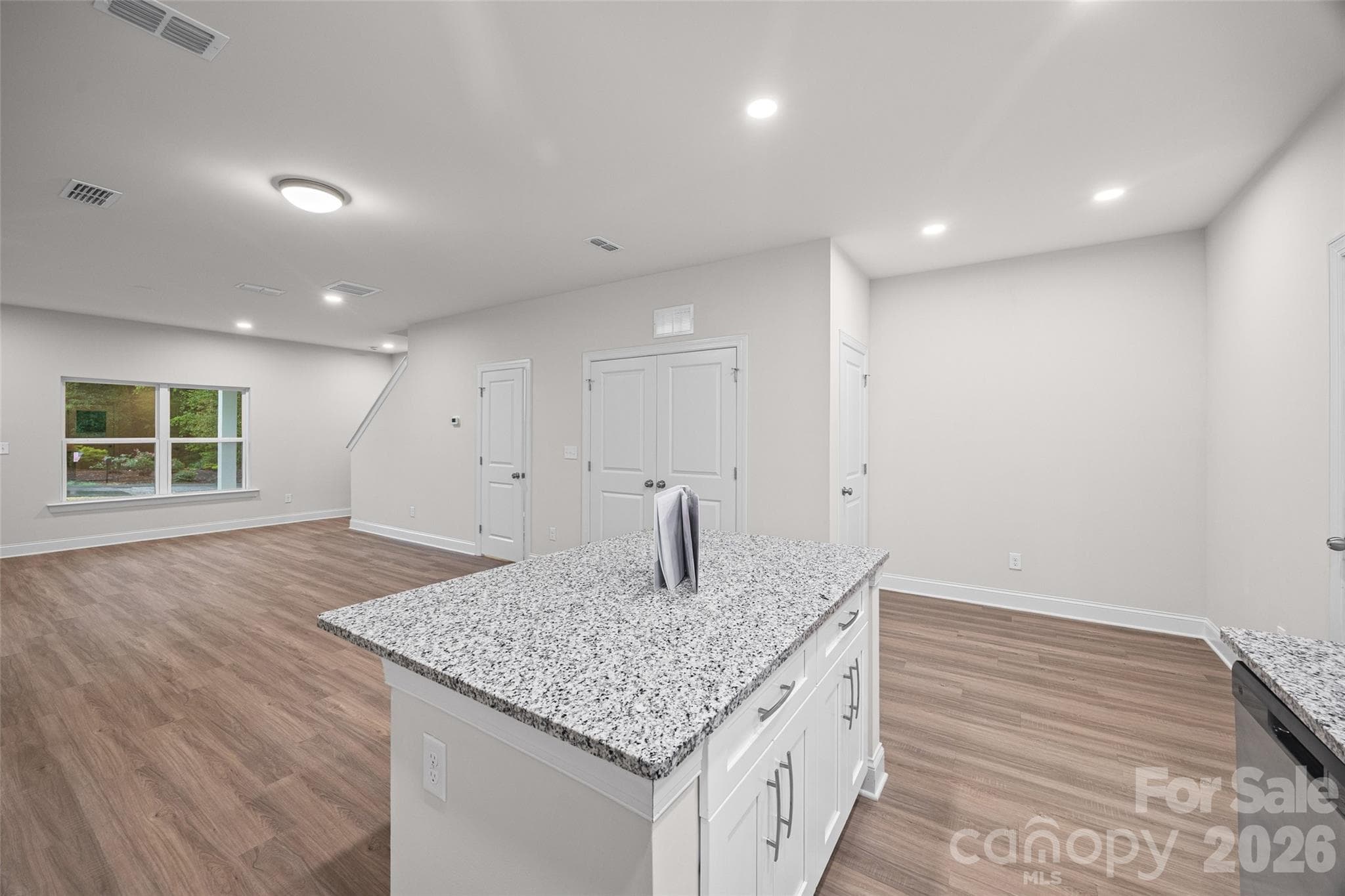Single Family Residence at 608 W Lewis Street, Dallas, photo 12 of 30