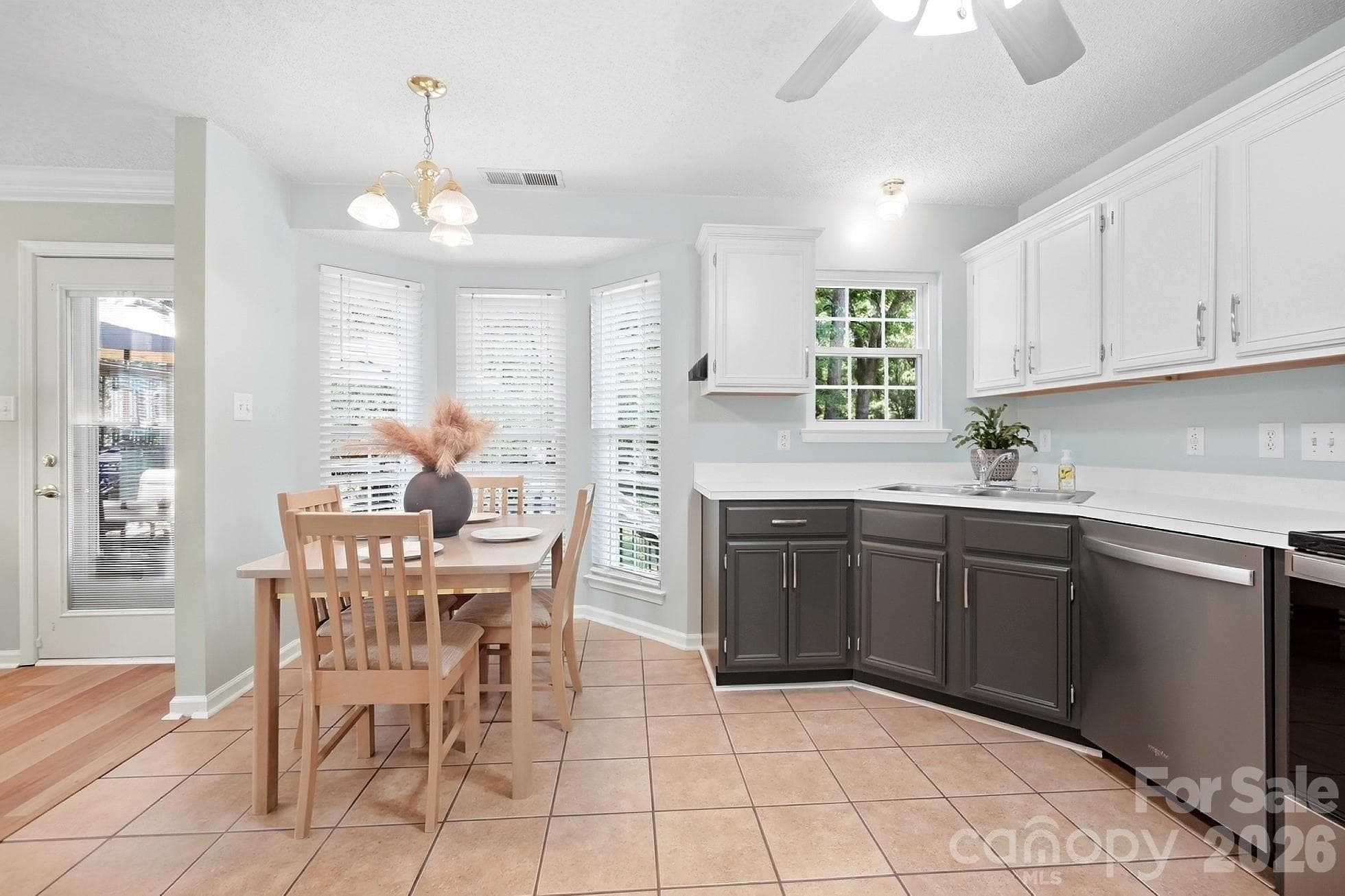 Single Family Residence at 1629 Sugar Hollow Drive, Charlotte, photo 5 of 31