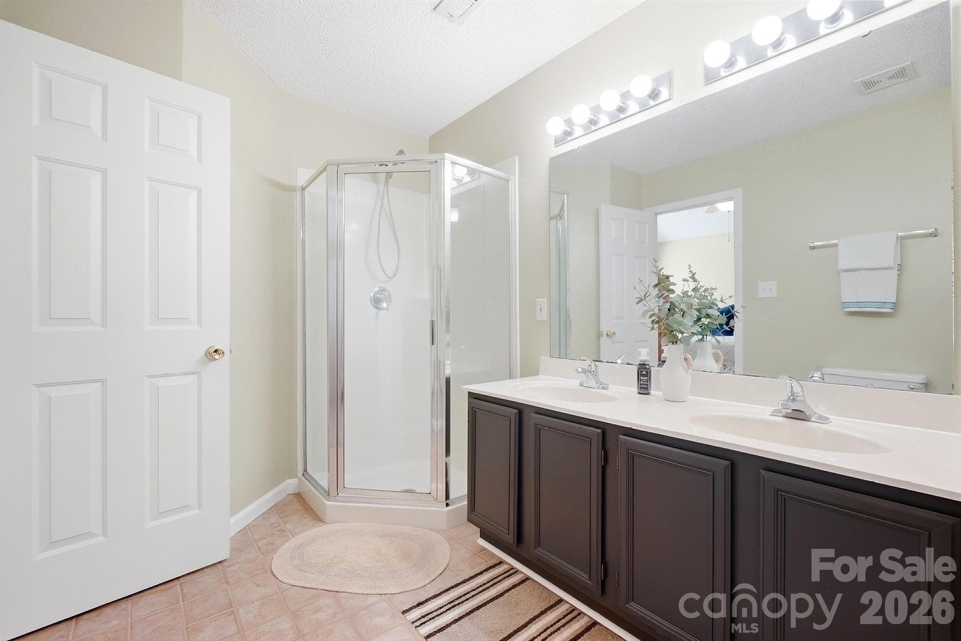 En Suite Bathroom - 1629 Sugar Hollow Drive, Charlotte