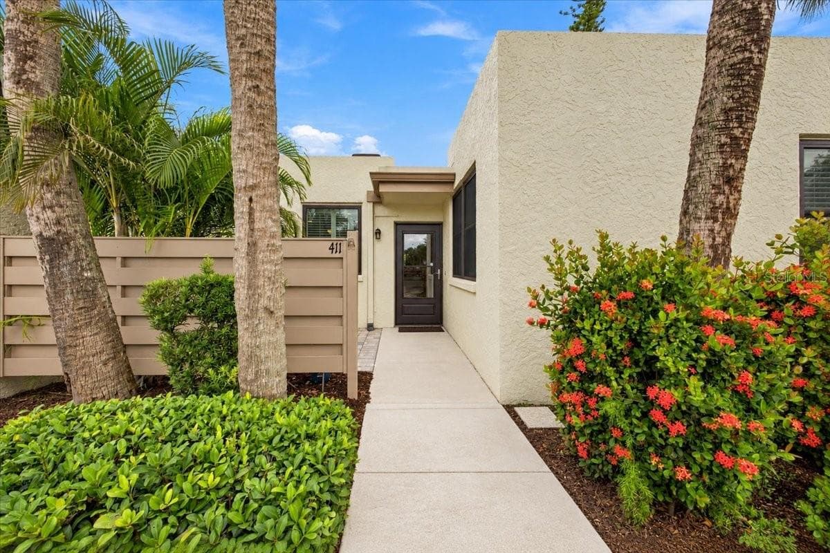 411 PALM TREE DR #411