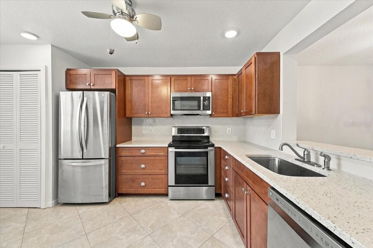 Condominium at 411 PALM TREE DR #411, BRADENTON, photo 5 of 37