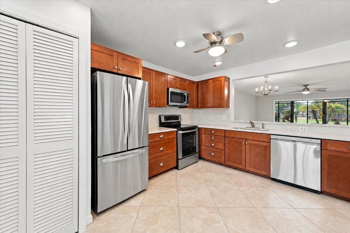 Condominium at 411 PALM TREE DR #411, BRADENTON, photo 6 of 37
