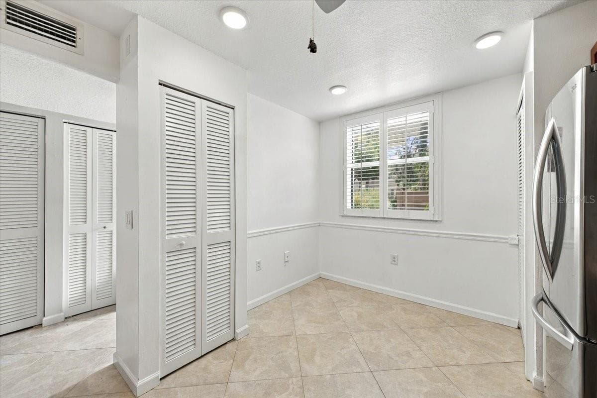 Condominium at 411 PALM TREE DR #411, BRADENTON, photo 8 of 37