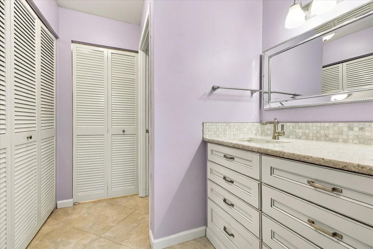 Primary bathroom with two closets - 411 PALM TREE DR #411, BRADENTON