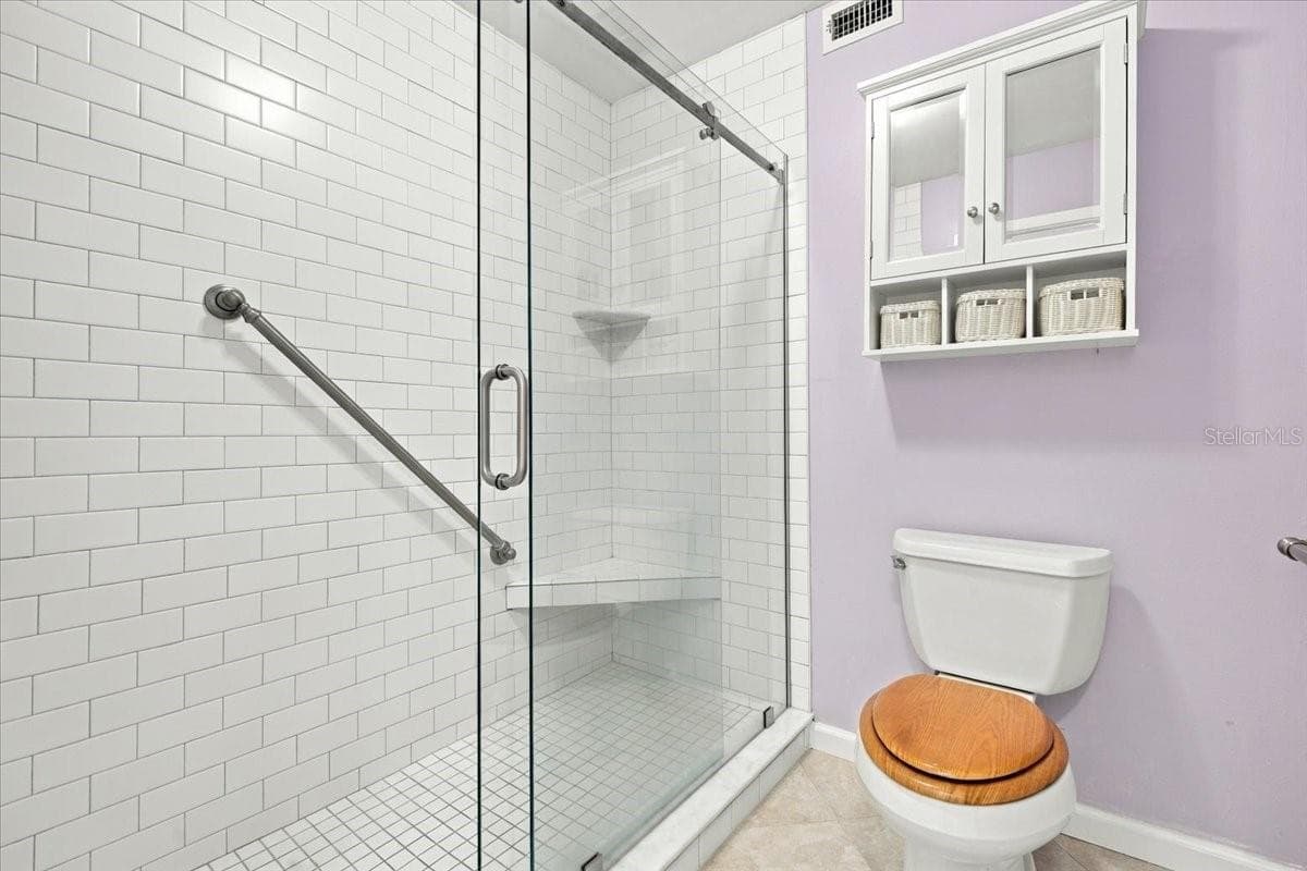 Primary bathroom - 411 PALM TREE DR #411, BRADENTON