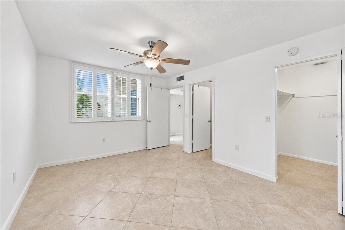 Second bedroom with walk-in closet - 411 PALM TREE DR #411, BRADENTON