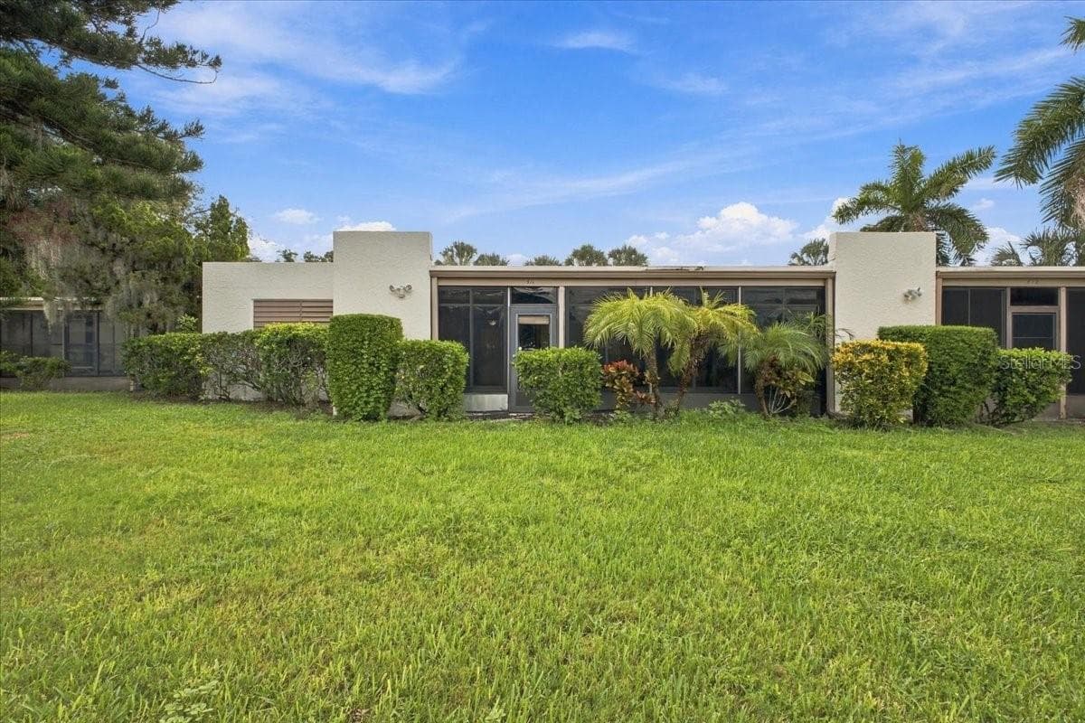 Back view of unit - 411 PALM TREE DR #411, BRADENTON