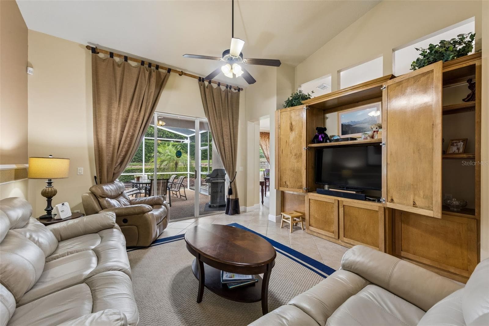 Entertainment Center - 1176 MESA VERDE CT, CLERMONT