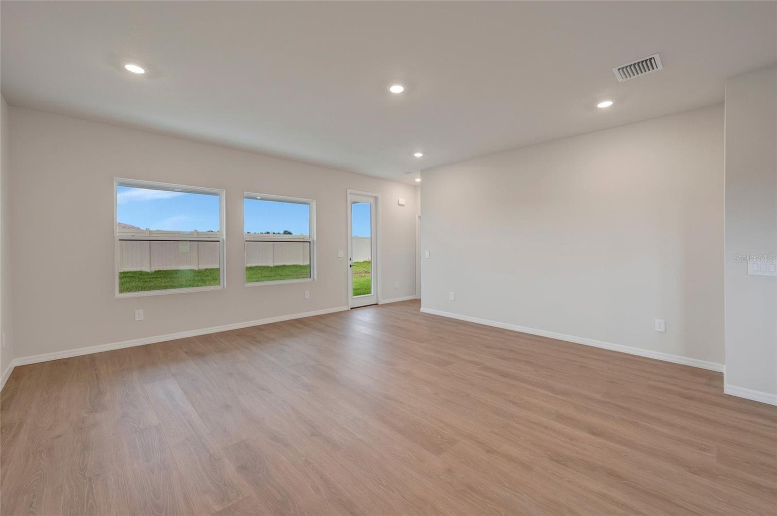 Family Room - 3712 JONS LAKEVIEW ST, PLANT CITY