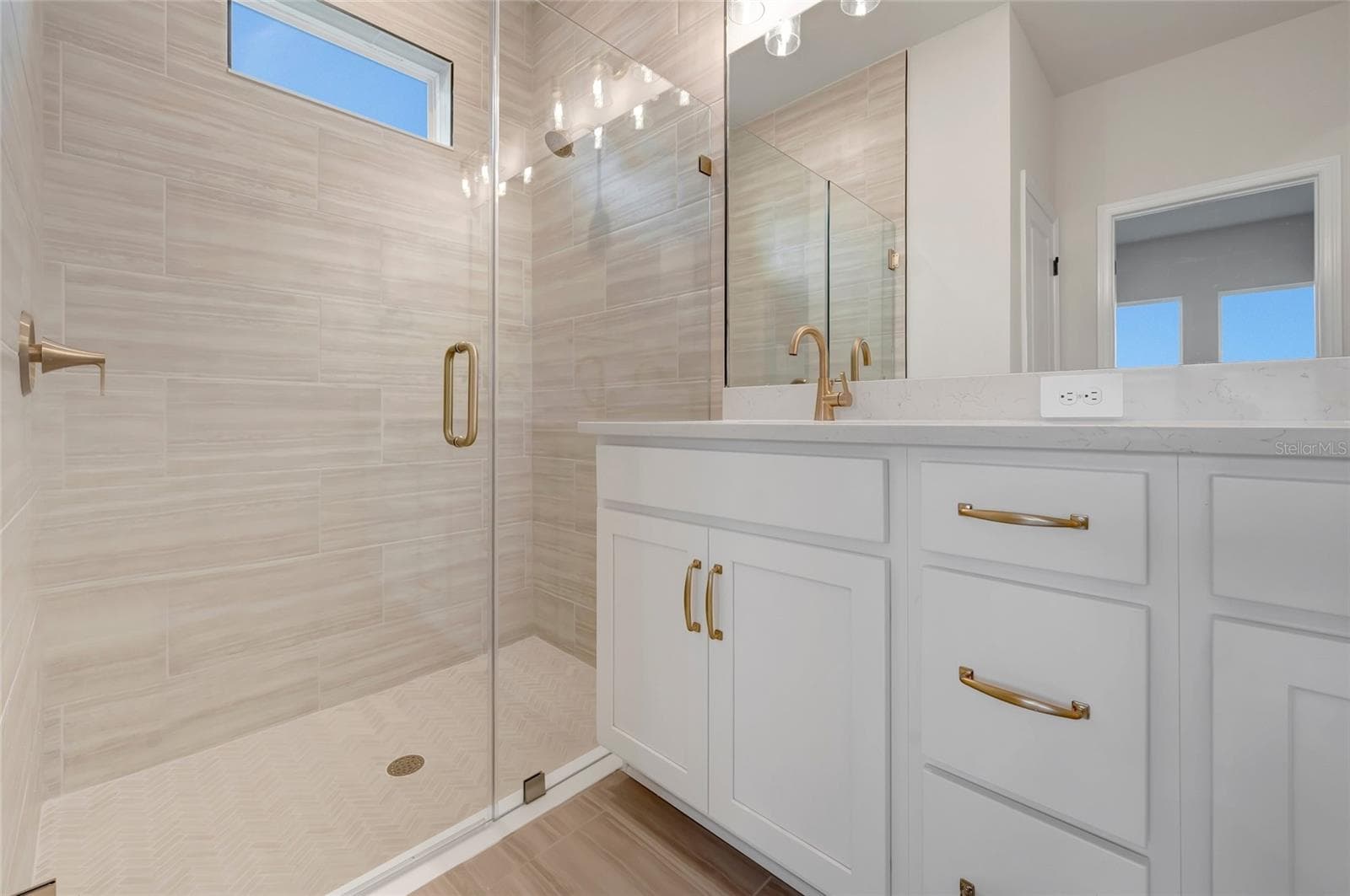 Owner's Bath - 3712 JONS LAKEVIEW ST, PLANT CITY