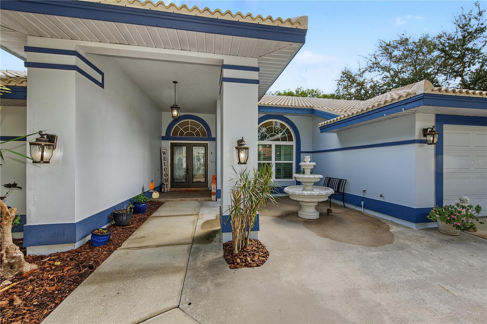Front view with fountain - 2233 PINNACLE CIR S, PALM HARBOR