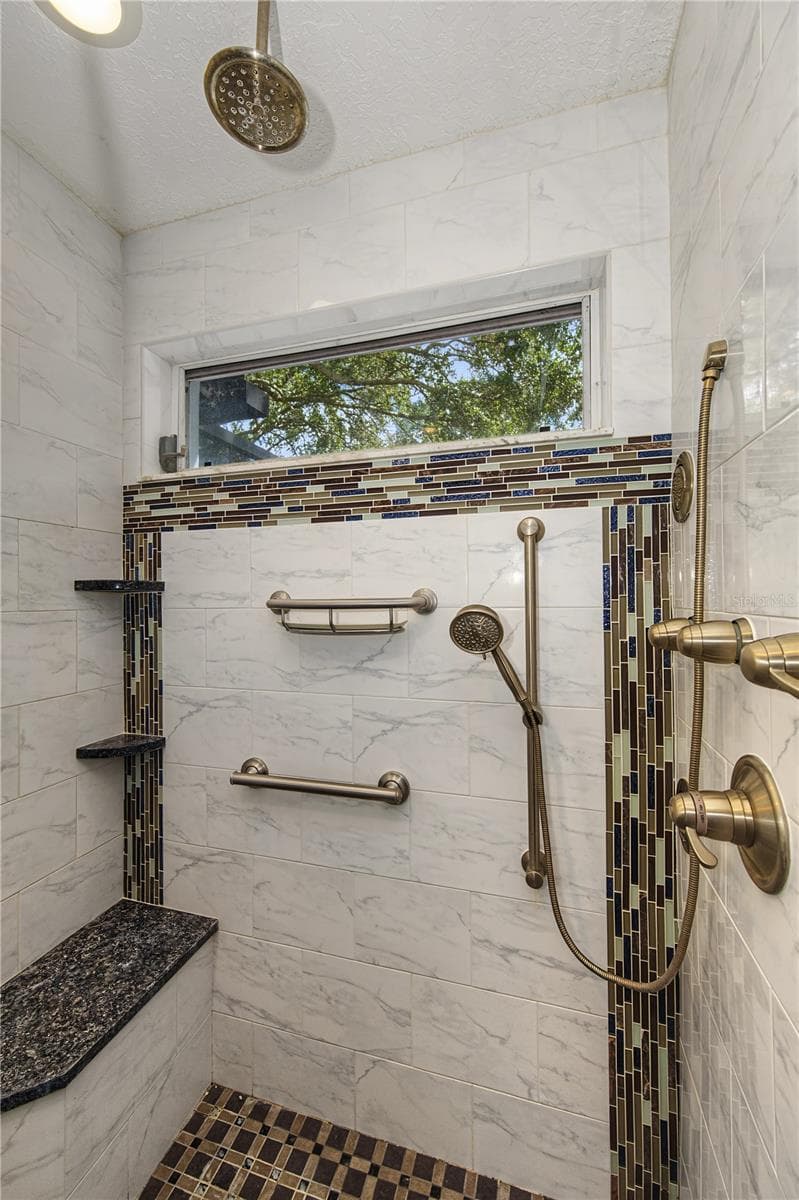 pool bathroom shower w/ 4 stand up jets - 2233 PINNACLE CIR S, PALM HARBOR