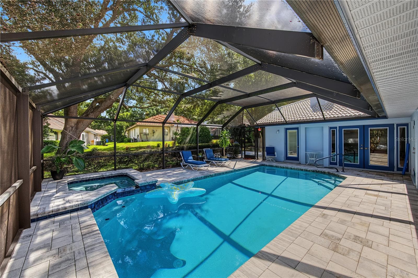 pool and jacuzzi area - 2233 PINNACLE CIR S, PALM HARBOR