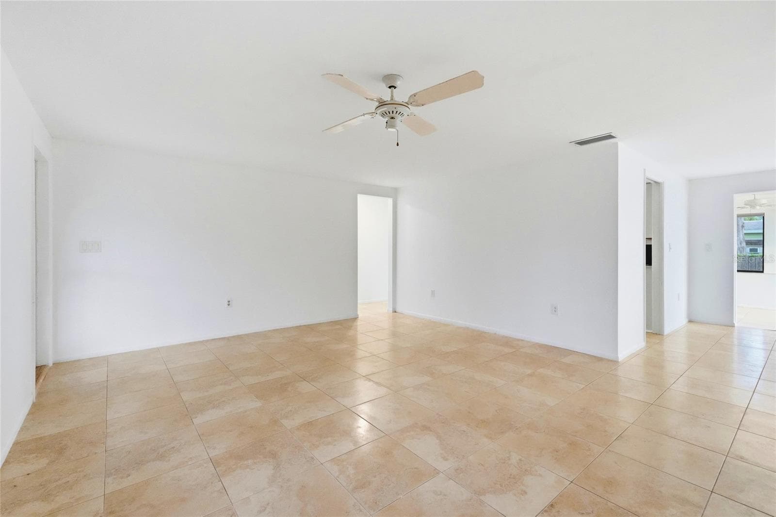 Living Room - 3667 CAROL LN, SARASOTA