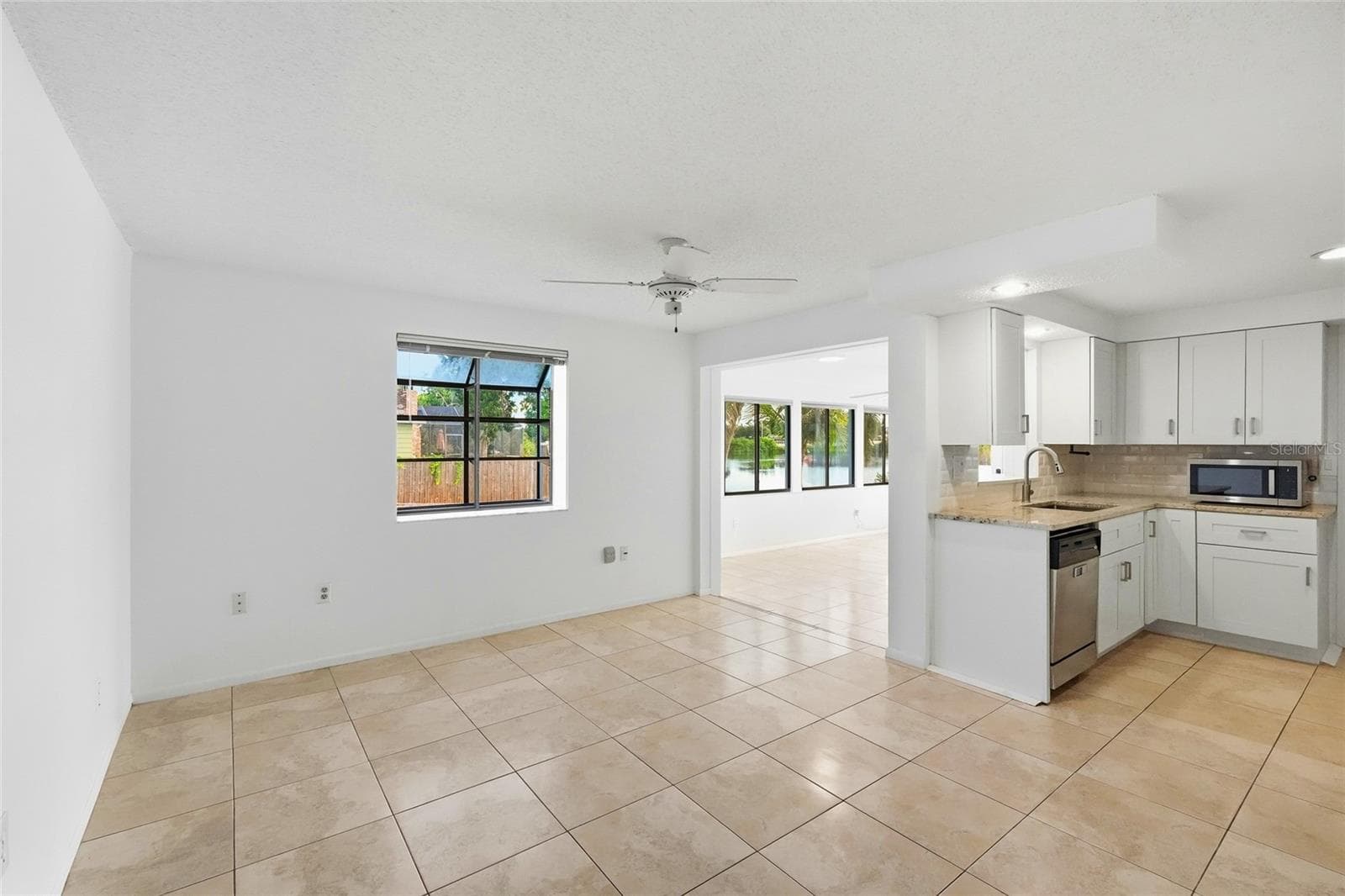 Family Room/Kithcen - 3667 CAROL LN, SARASOTA