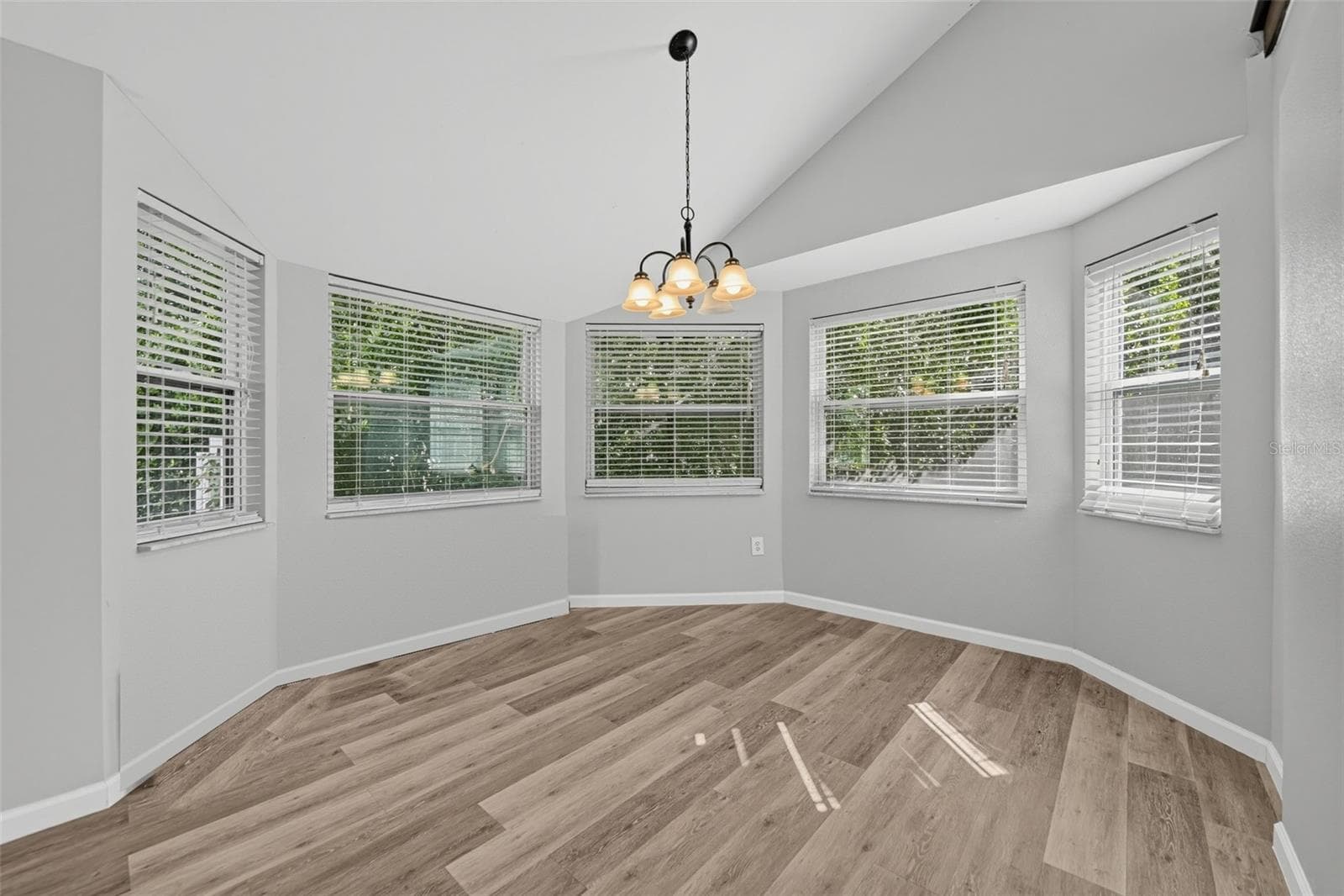 Dining Nook - 45 HAYES RD, WINTER SPRINGS