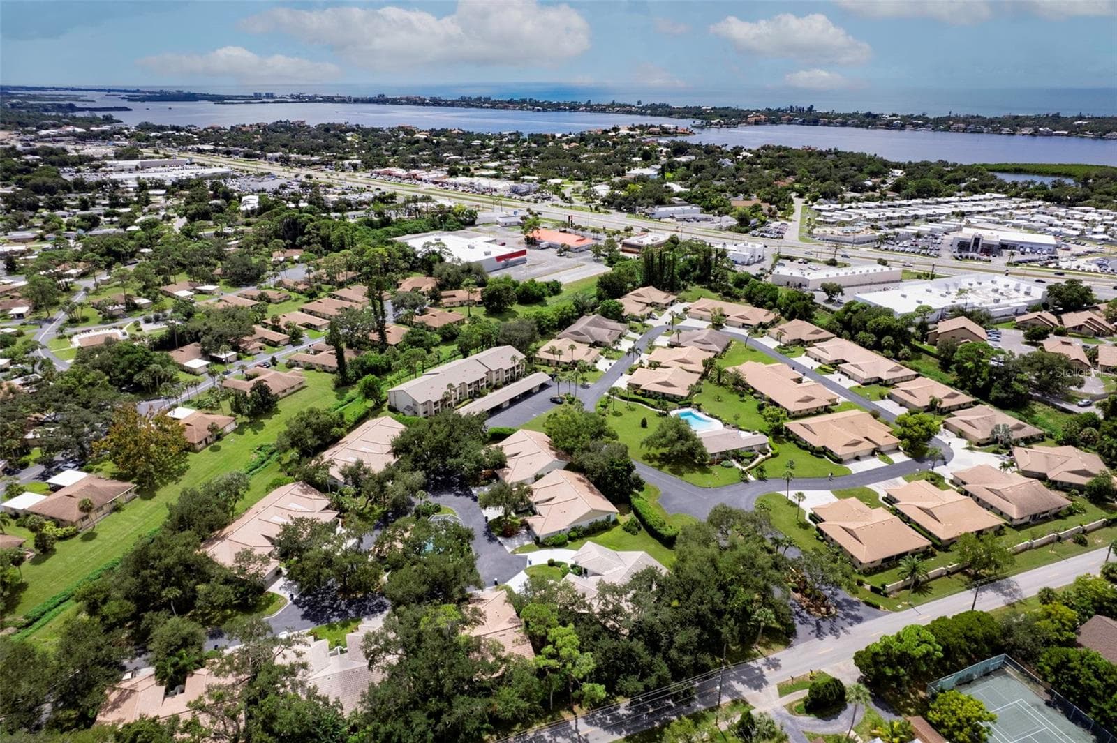 SO CLOSE TO THE GULF  8 MIN 2 SIESTA ! - 7143 WOOD CREEK DR #203, SARASOTA