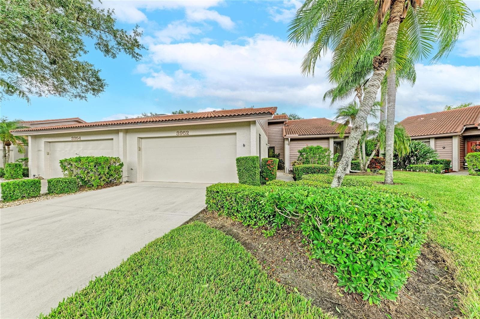 3952 WILSHIRE CIR E #166