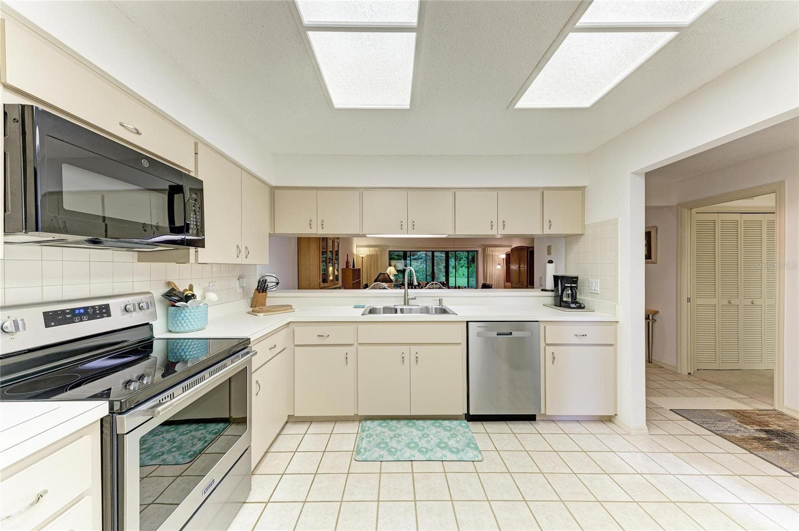 Villa at 3952 WILSHIRE CIR E #166, SARASOTA, photo 18 of 43
