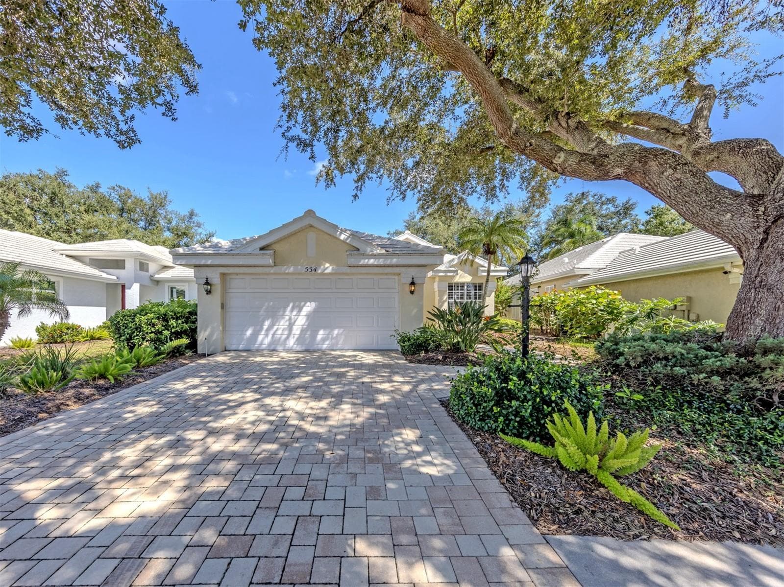 Single Family Residence at 554 FALLBROOK DR, VENICE, photo 2 of 65