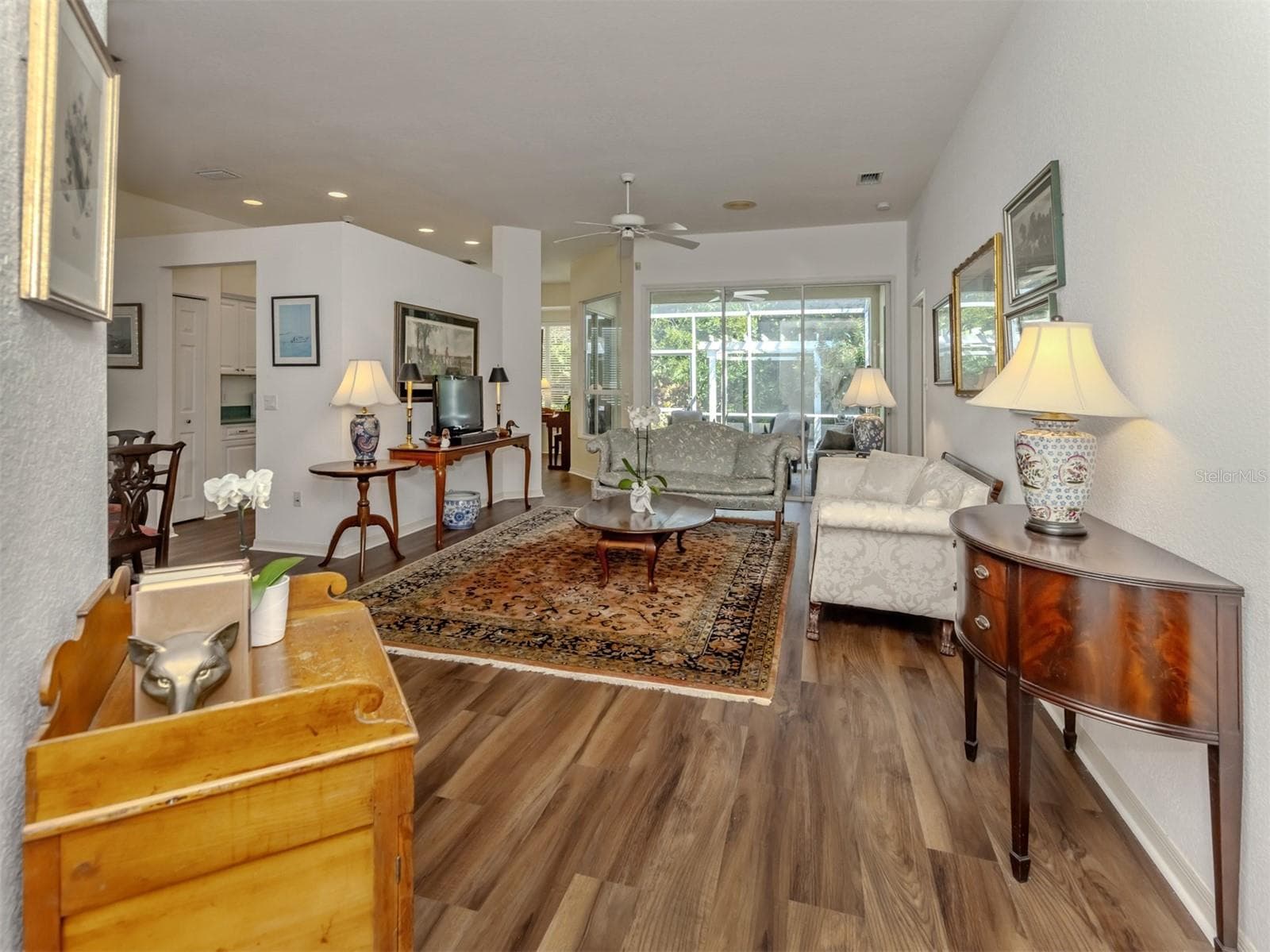 Single Family Residence at 554 FALLBROOK DR, VENICE, photo 3 of 65