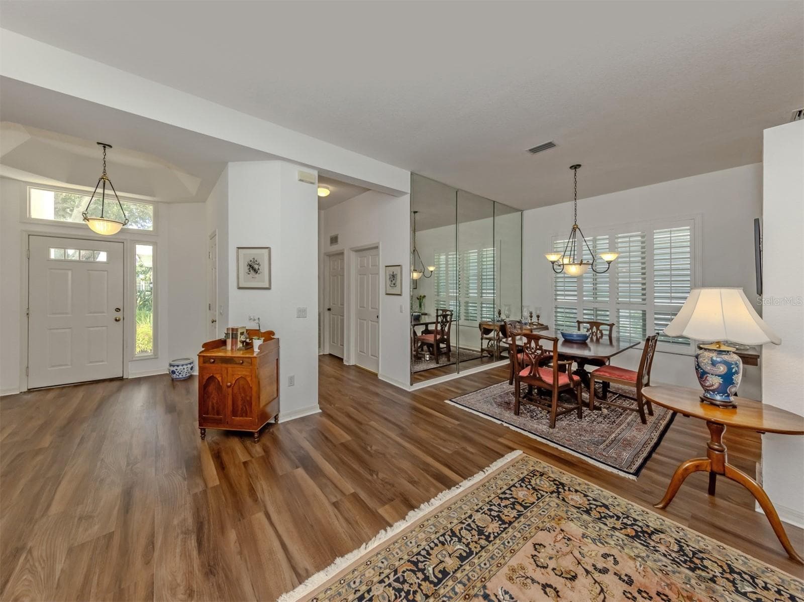 Single Family Residence at 554 FALLBROOK DR, VENICE, photo 9 of 65