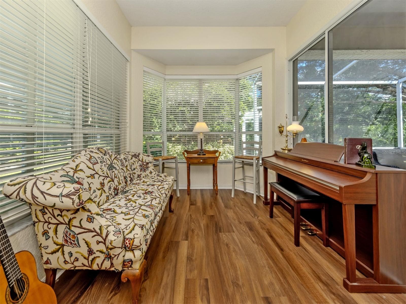 Single Family Residence at 554 FALLBROOK DR, VENICE, photo 12 of 65