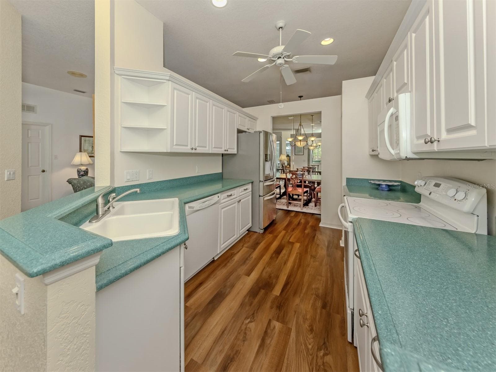 Single Family Residence at 554 FALLBROOK DR, VENICE, photo 13 of 65