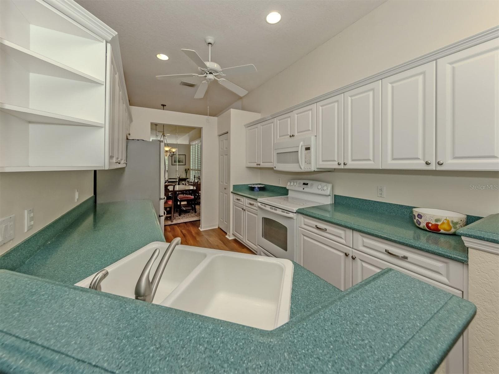 Single Family Residence at 554 FALLBROOK DR, VENICE, photo 14 of 65