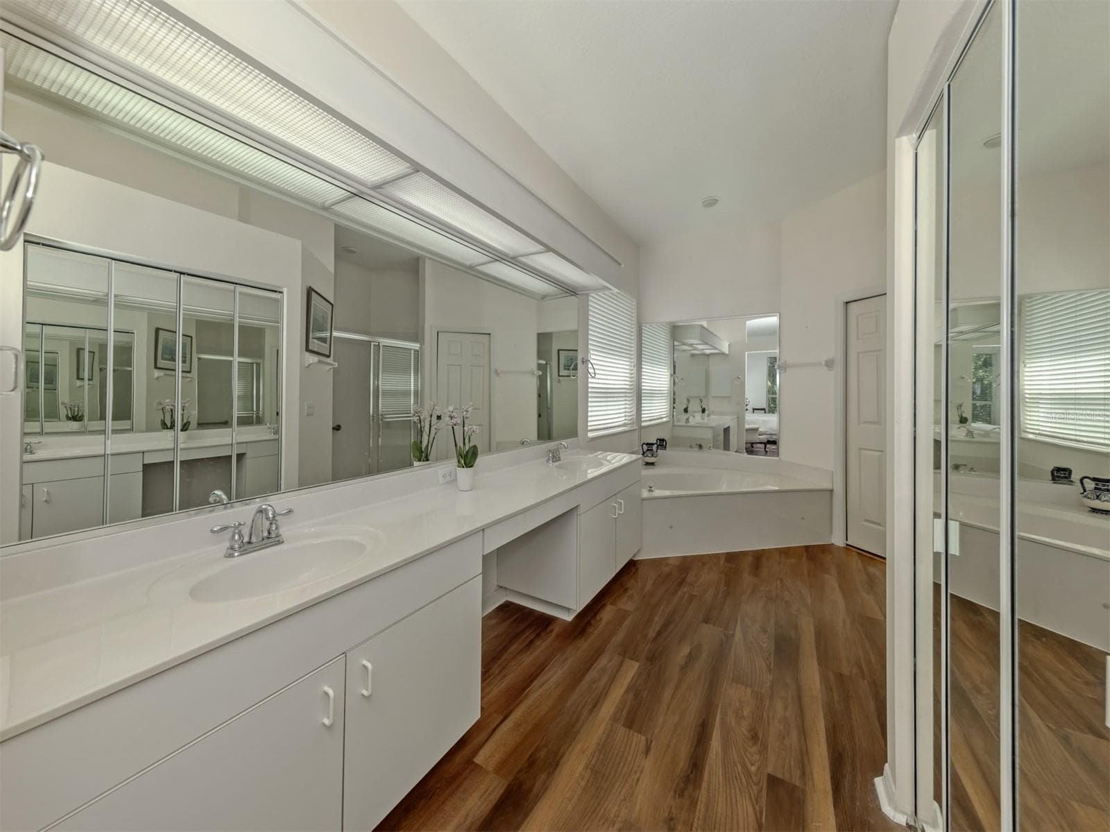 Single Family Residence at 554 FALLBROOK DR, VENICE, photo 17 of 65