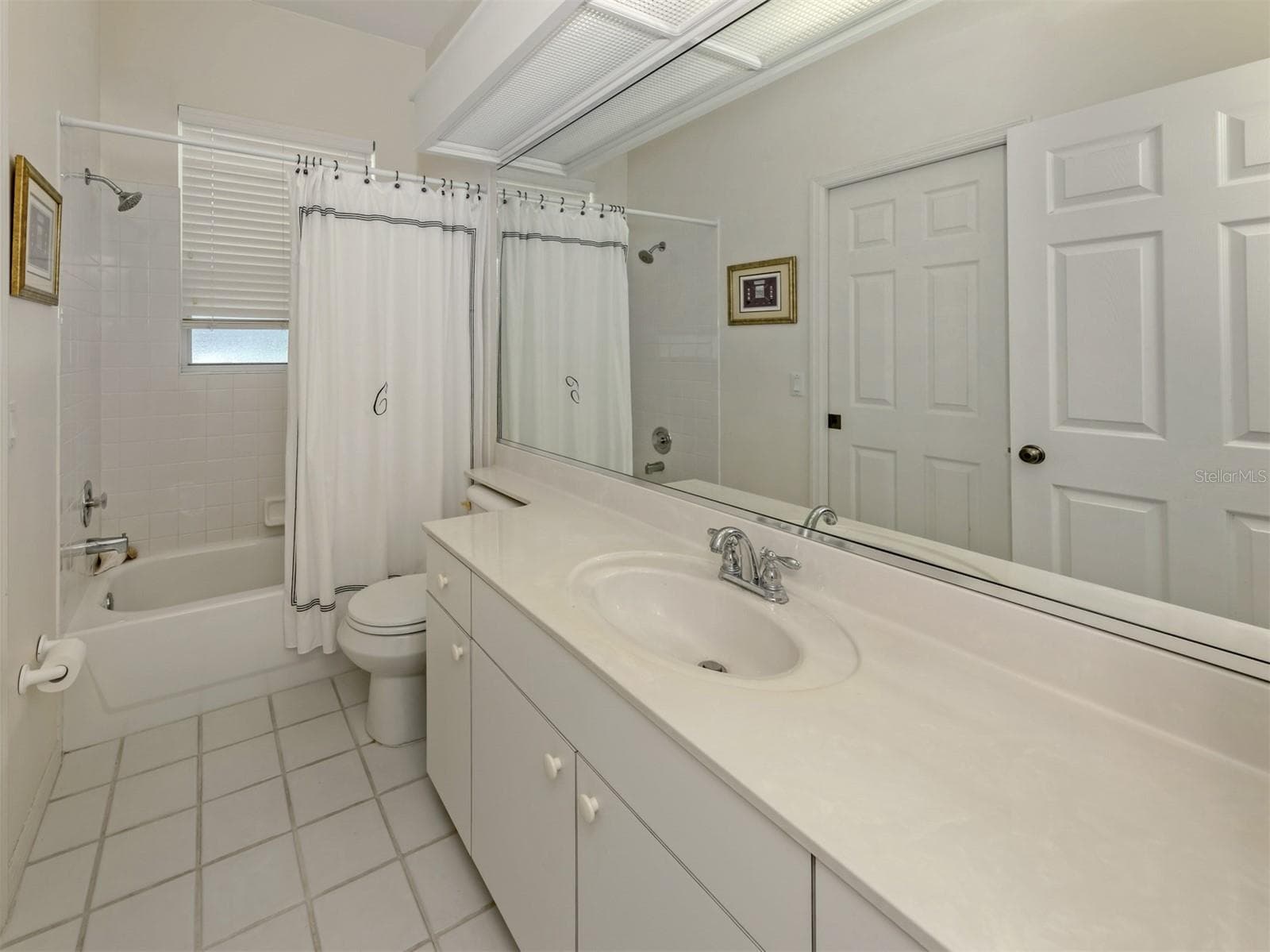 Single Family Residence at 554 FALLBROOK DR, VENICE, photo 21 of 65