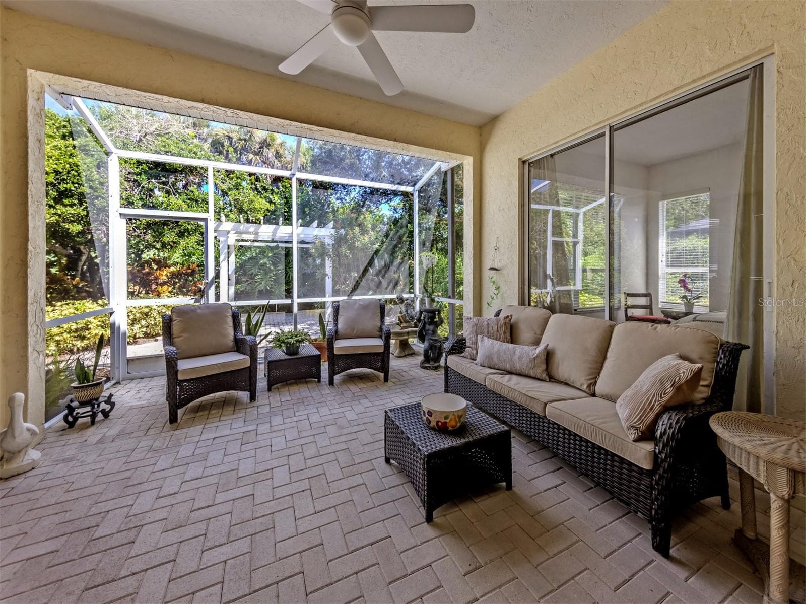 Single Family Residence at 554 FALLBROOK DR, VENICE, photo 26 of 65