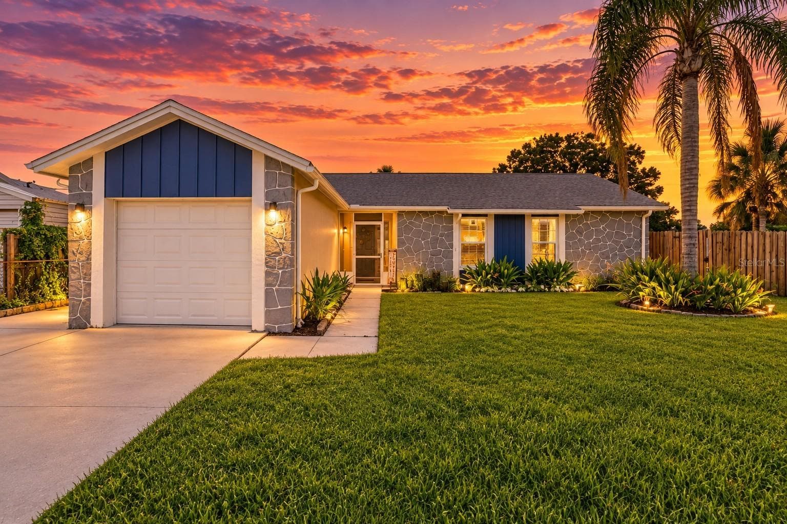 208 FLAMINGO DR
