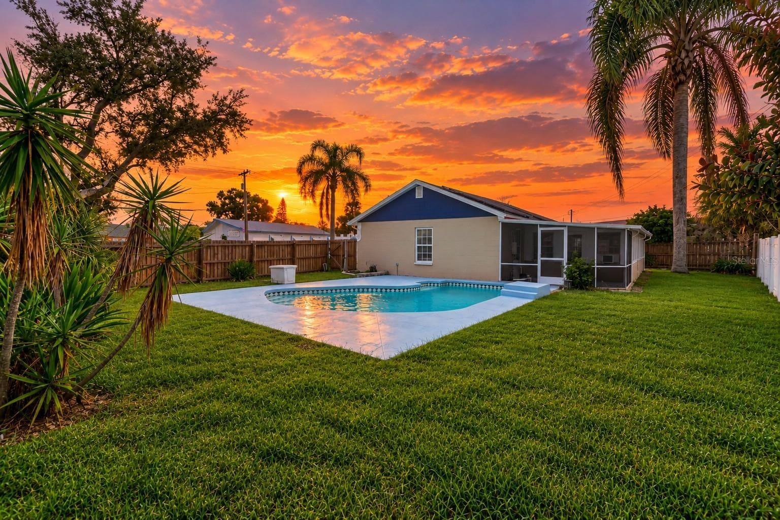 Single Family Residence at 208 FLAMINGO DR, APOLLO BEACH, photo 3 of 9