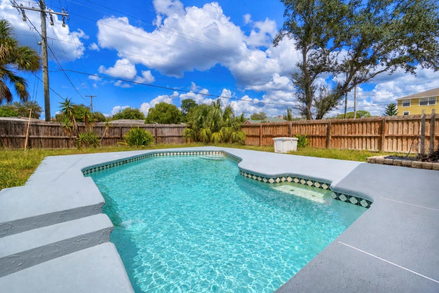 Single Family Residence at 208 FLAMINGO DR, APOLLO BEACH, photo 2 of 9