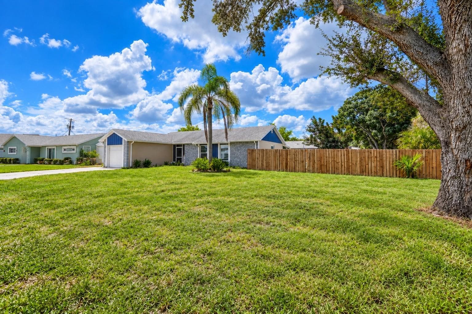 Single Family Residence at 208 FLAMINGO DR, APOLLO BEACH, photo 7 of 9
