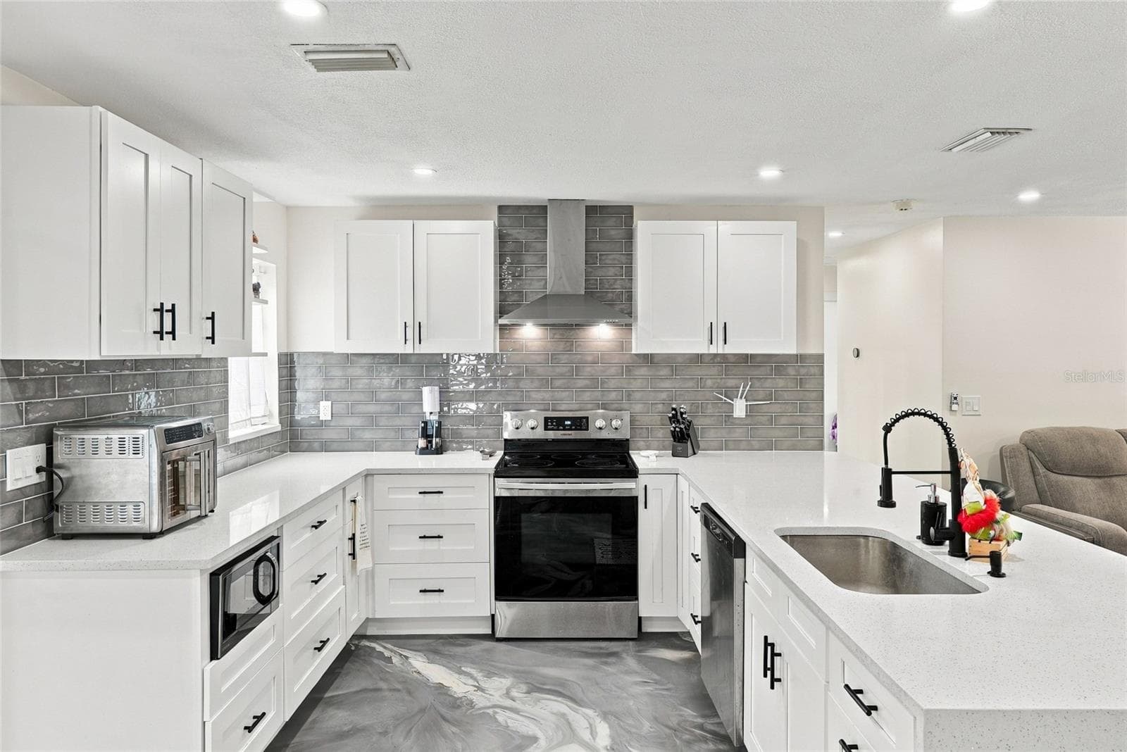 Single Family Residence at 10259 NARANJA ST, SEMINOLE, photo 10 of 40