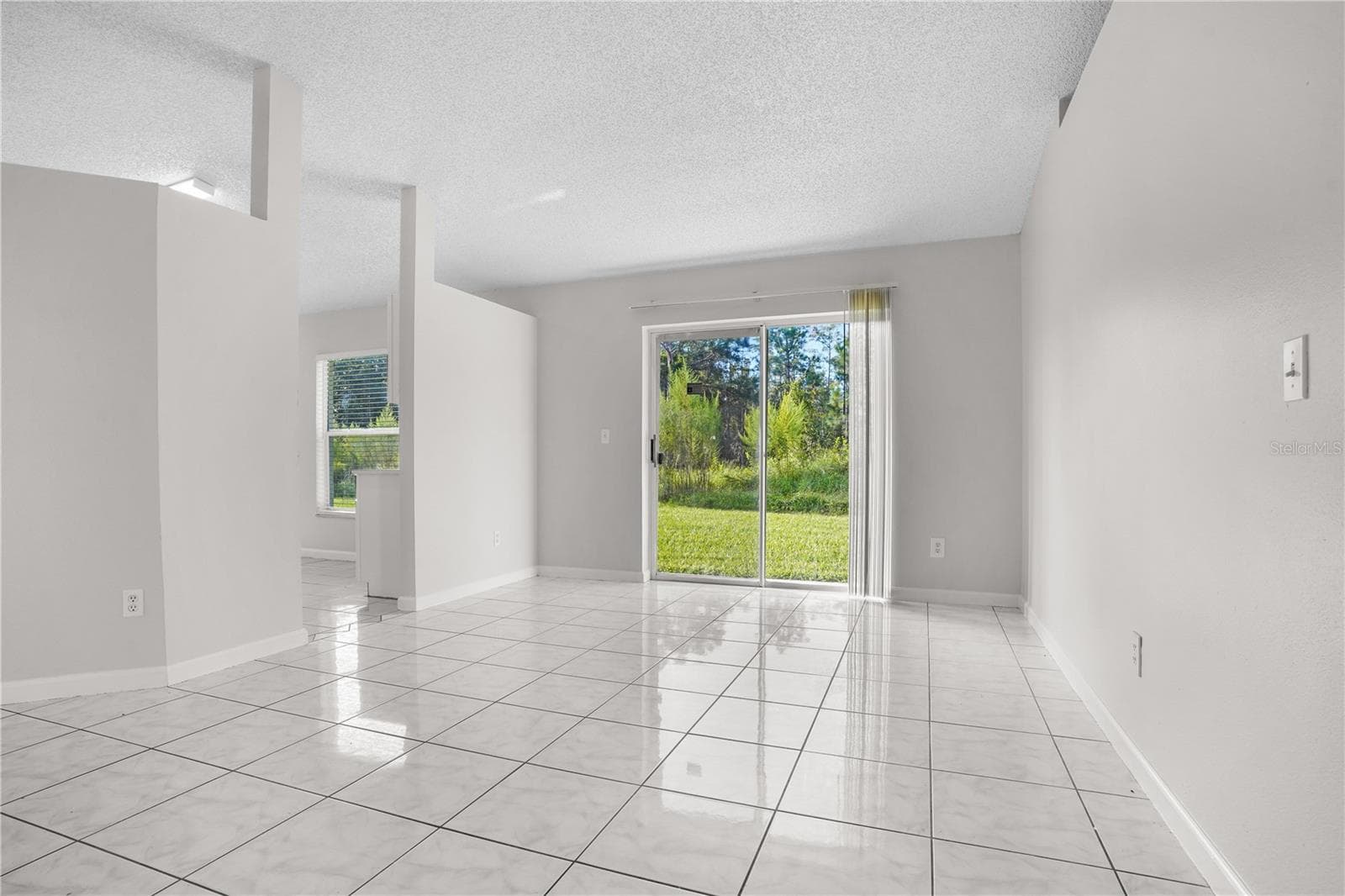 Single Family Residence at 636 REGENCY WAY, KISSIMMEE, photo 8 of 35
