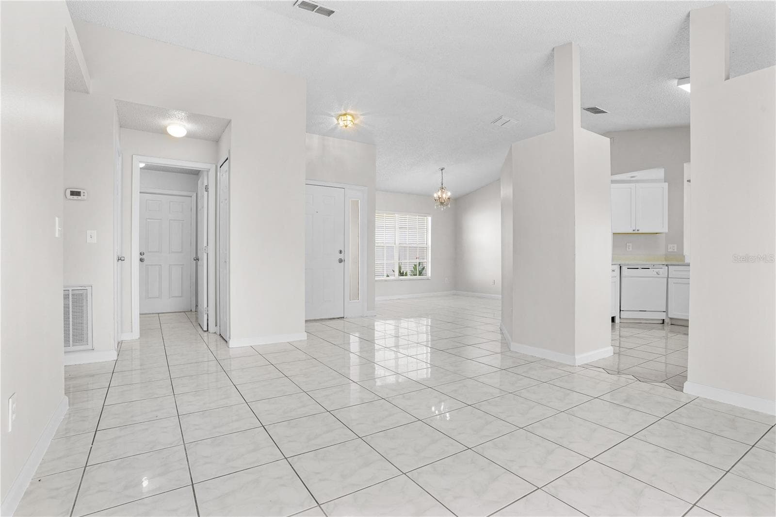 Single Family Residence at 636 REGENCY WAY, KISSIMMEE, photo 9 of 35