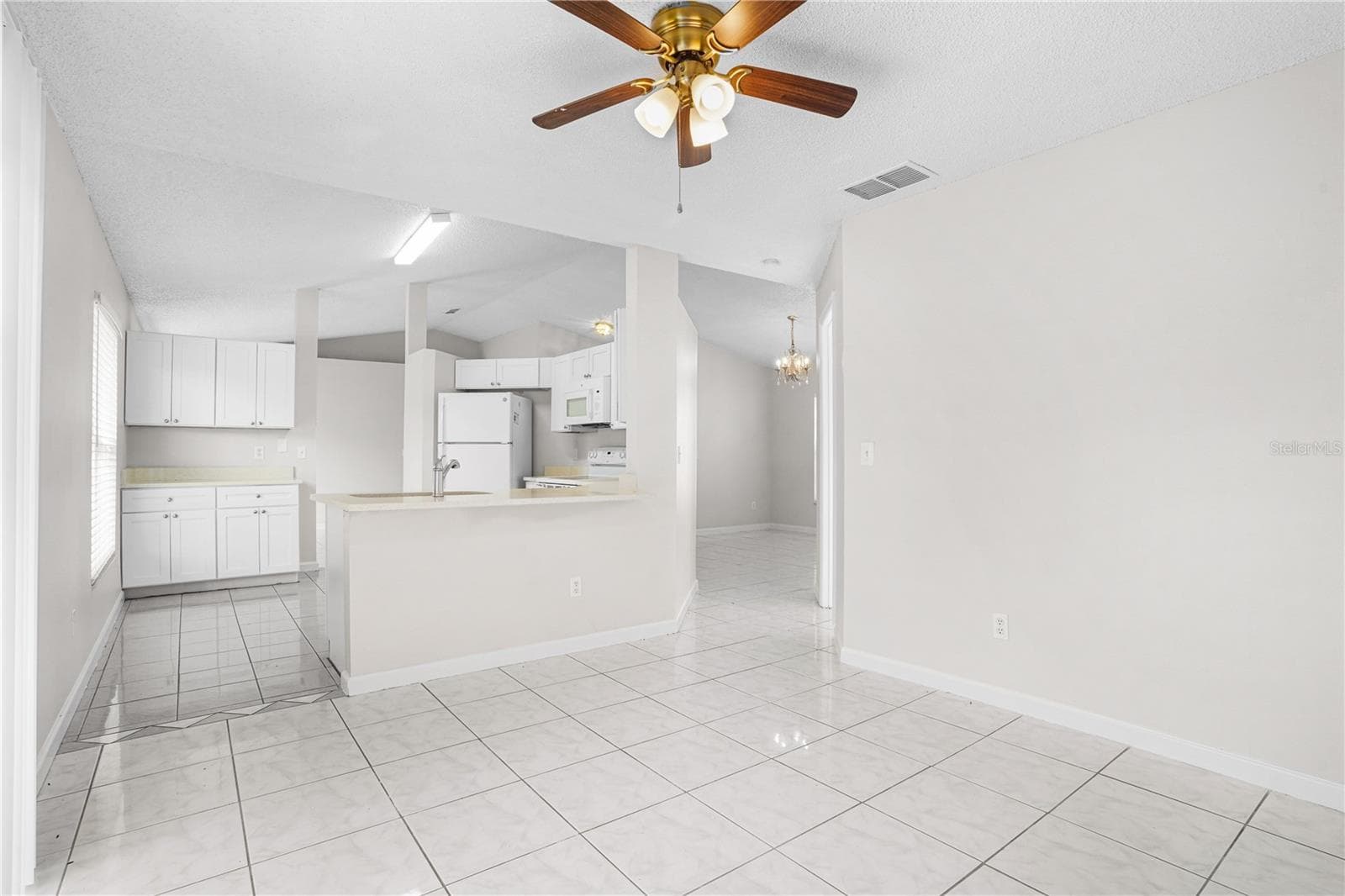 Single Family Residence at 636 REGENCY WAY, KISSIMMEE, photo 11 of 35