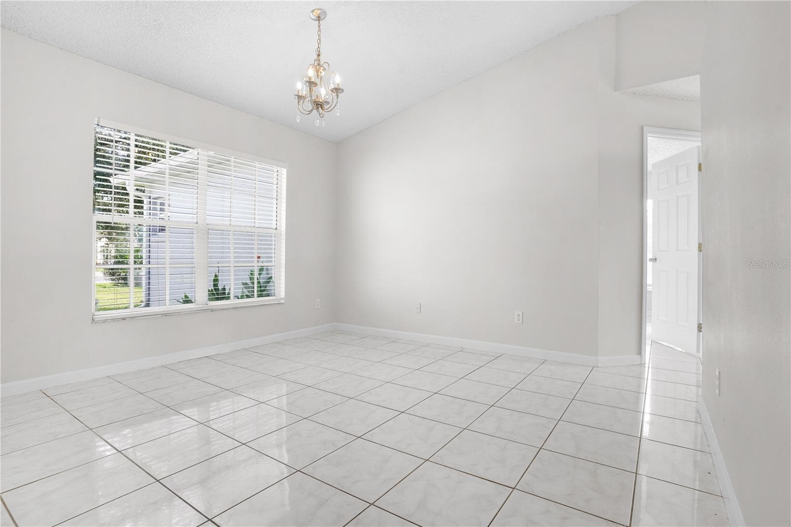 Single Family Residence at 636 REGENCY WAY, KISSIMMEE, photo 15 of 35
