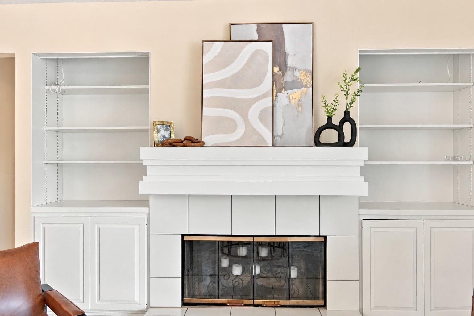 Wood-burning Fireplace - 524 S LONGVIEW PL, LONGWOOD