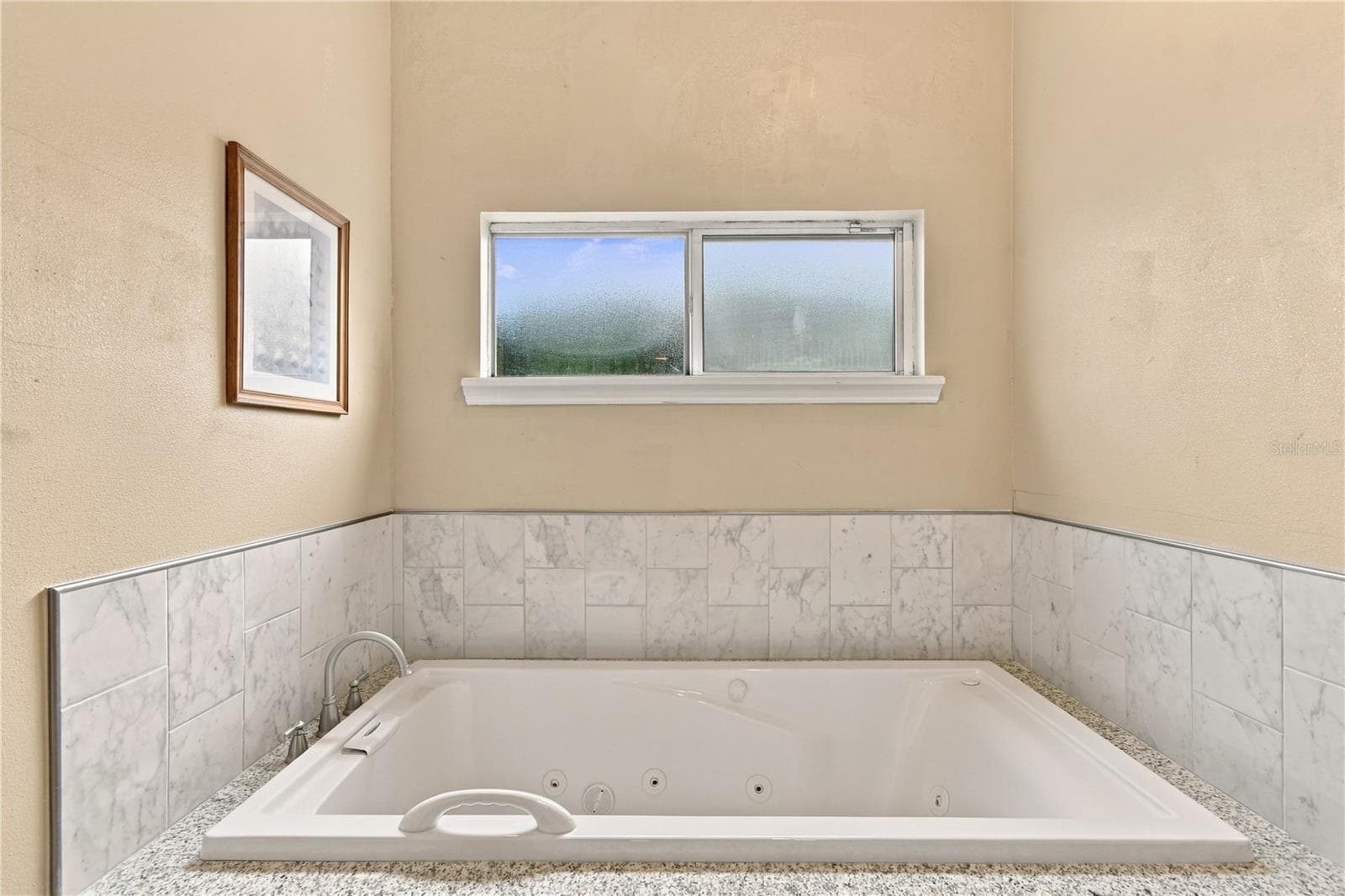 Primary Jetted Tub - 524 S LONGVIEW PL, LONGWOOD